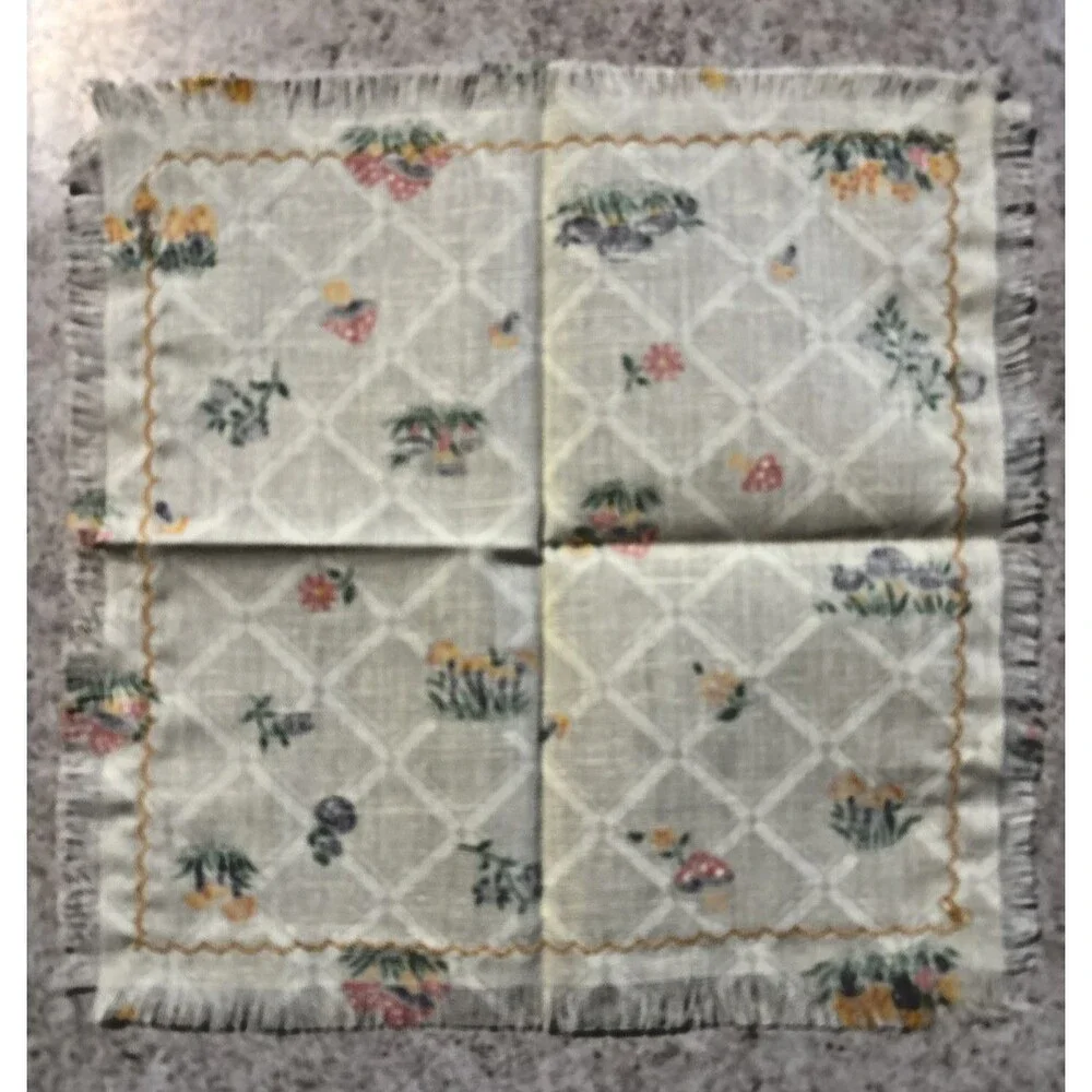 Vintage Mushrooms Flowers Cloth Napkin Set Of 4 Doily Doilies Embroidered Fringe